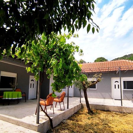 Celtis Shade House Villa เวียร์ปาซาร์ ภายนอก รูปภาพ