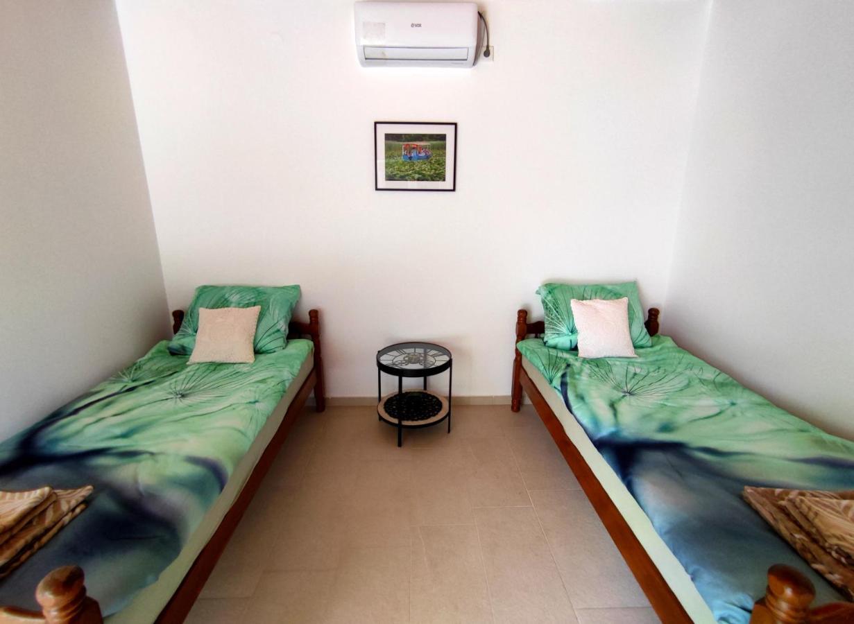 Celtis Shade House Villa เวียร์ปาซาร์ ภายนอก รูปภาพ