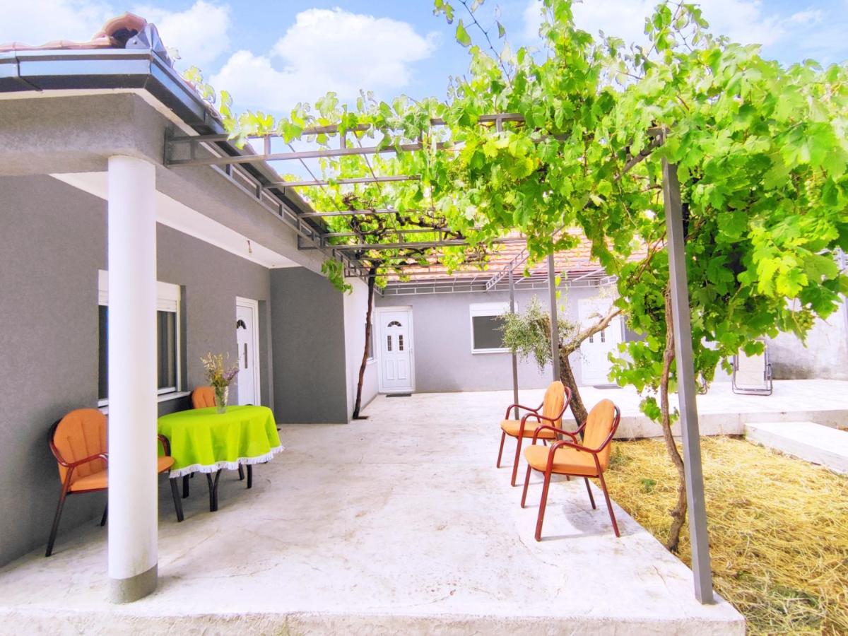 Celtis Shade House Villa เวียร์ปาซาร์ ภายนอก รูปภาพ